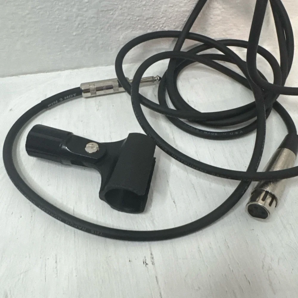 Fender P-51 Dynamic XLR Wired Microphone w. ON/OFF switch Comes with Cord